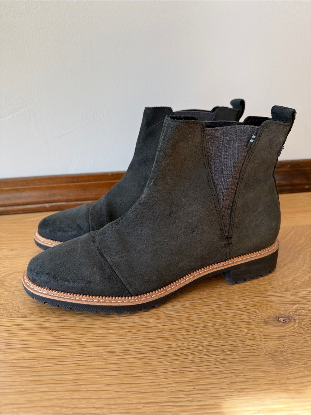 Toms Black Cleo Chelsea Boot size 7